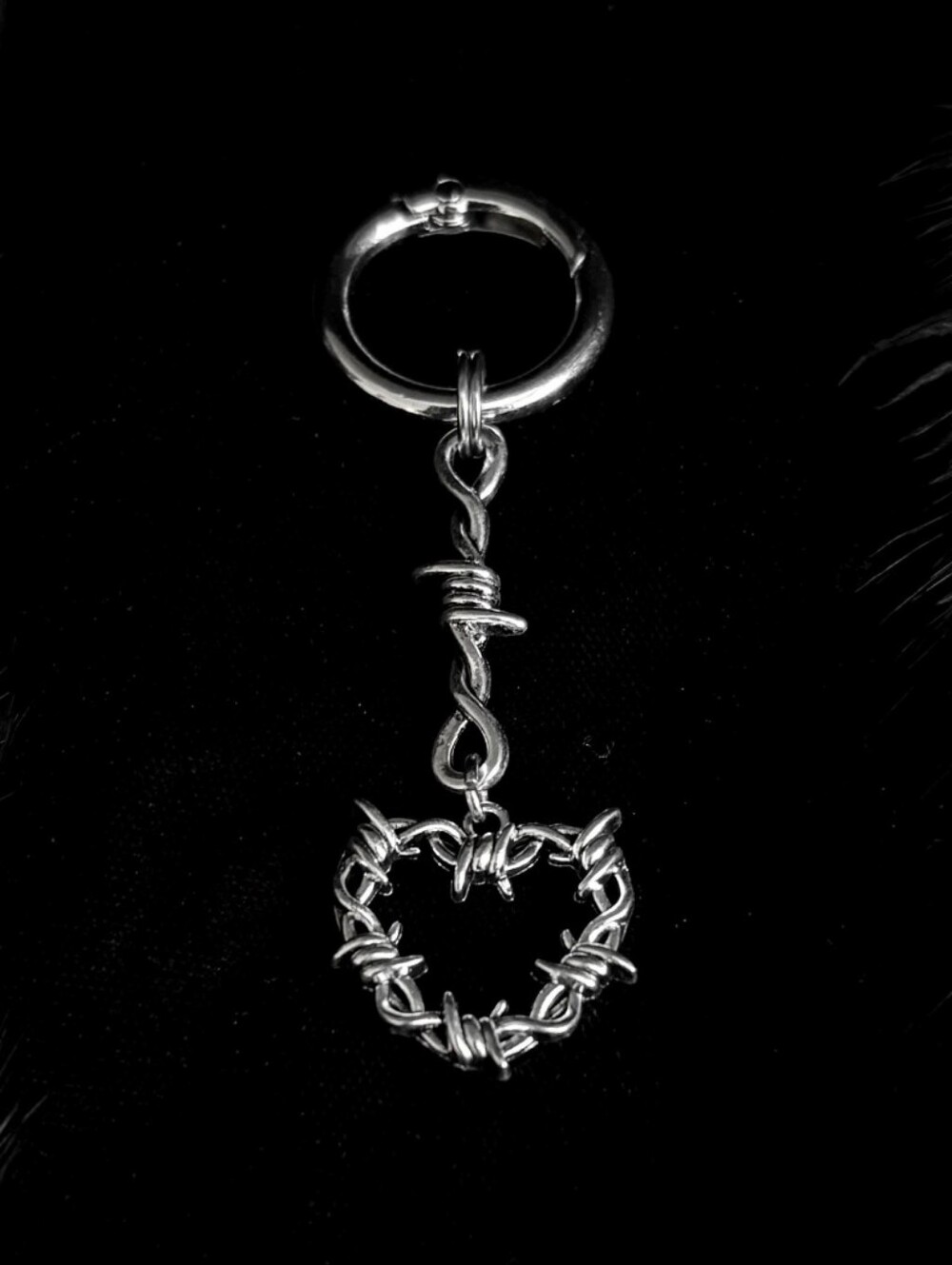 Barbed Wire Heart Keychain - Picture 2 of 12